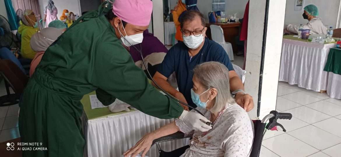 Dinas Kesehatan Dan Satgas Covid-19 Tanjungsari Terus Keliling Desa